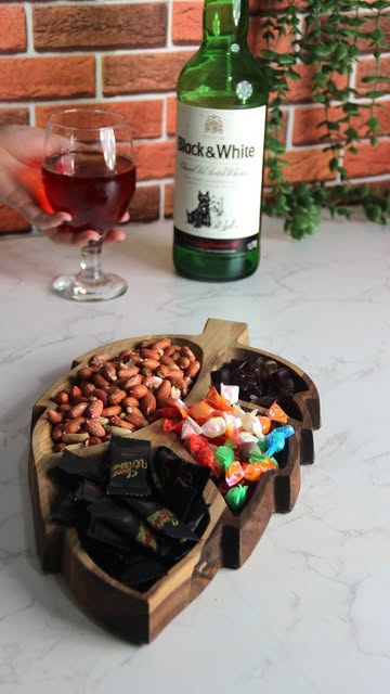 ظرف اردورخوری مدل برگ نیلیا چوب گردو